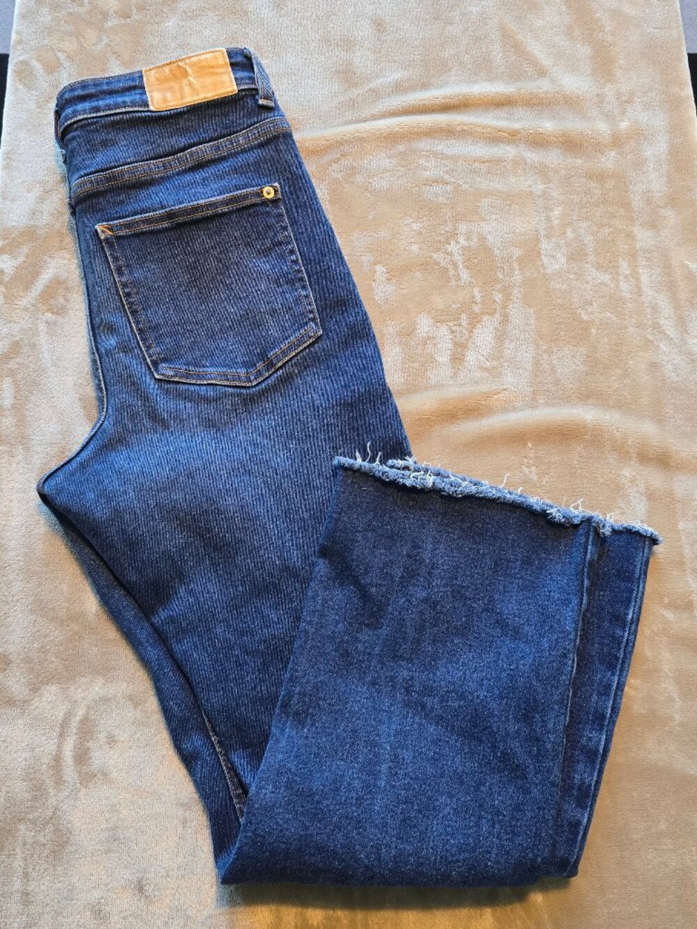 Zara Z1975 High-Rise Cropped Flare Jeans with Frayed Hem - Size US 6 / EUR 38